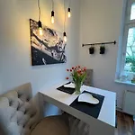 Apartment Stylische Altbauwohnung Striesen Ruhig Und Zentral *